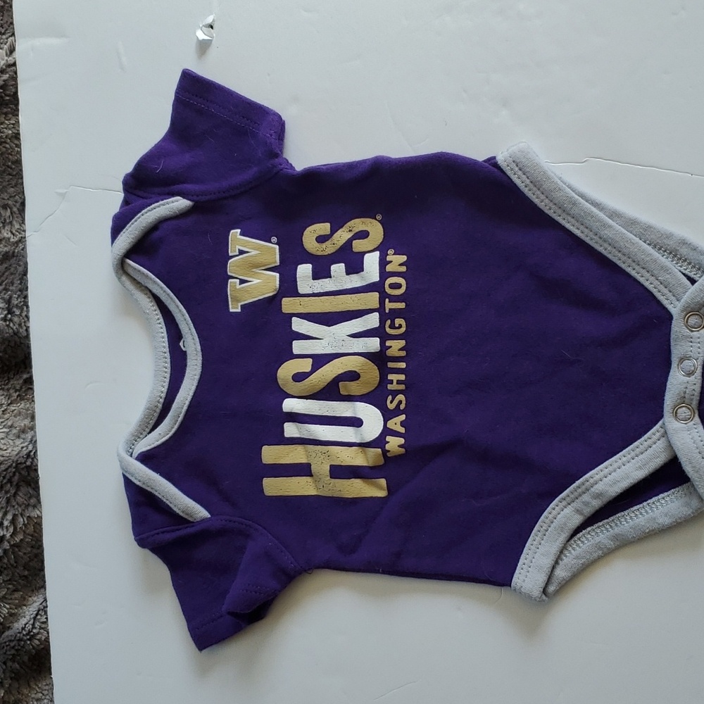 Gen2 Washington state huskies onesie size 0-3 months